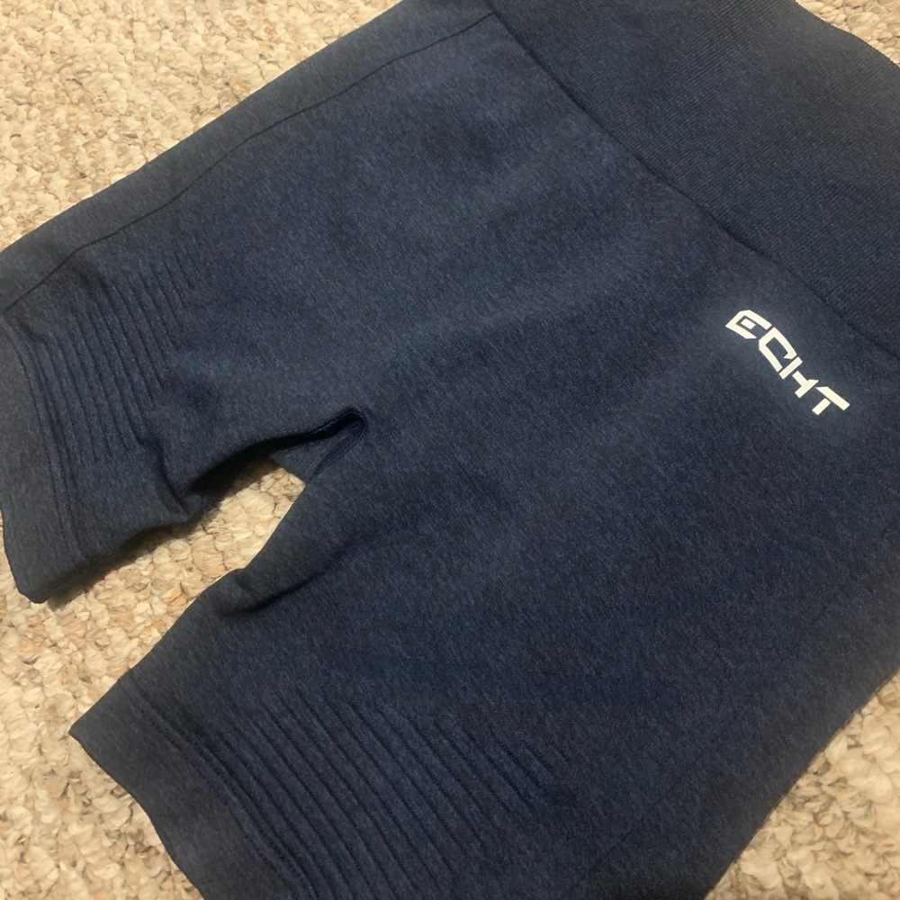 NWOT Echt arose short in navy